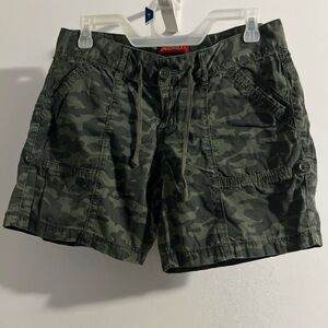 UNIONBAY Men's Dark Green Camo Cargo Shorts